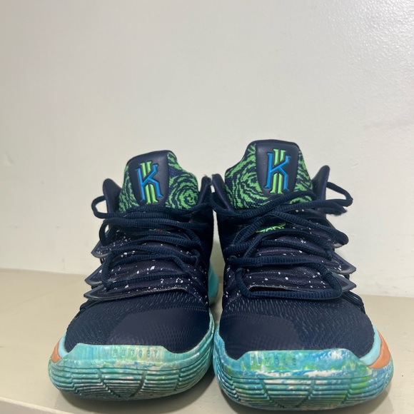 Nike Kyrie 5 UFO Size: 9 $250 - Picture 9 of 9